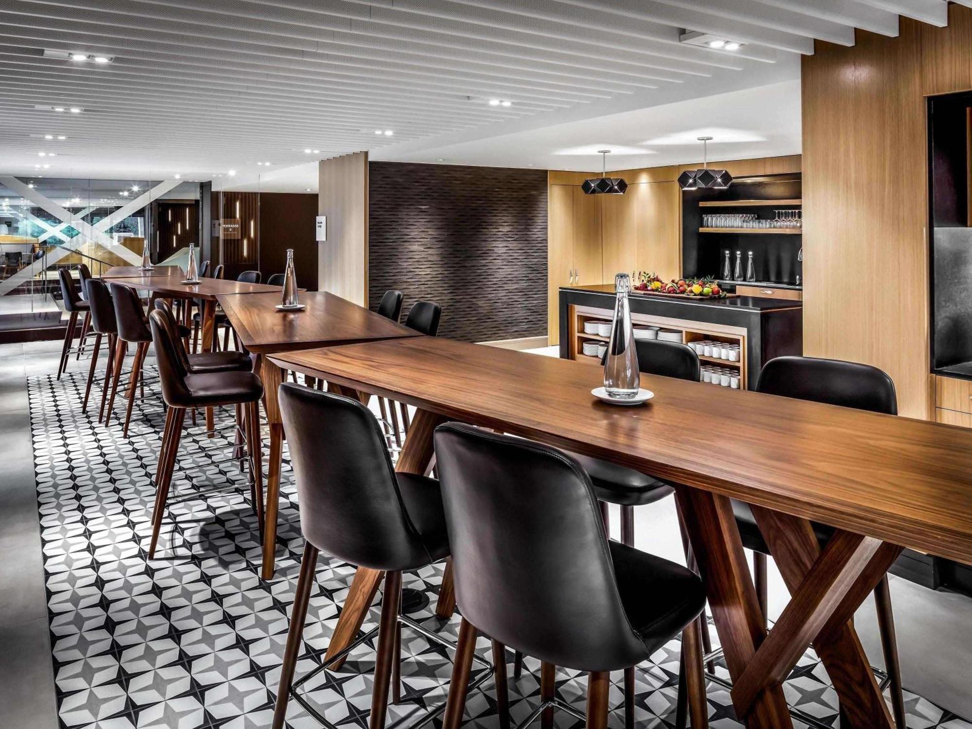 费尔蒙伊丽莎白女王酒店 蒙特利尔 外观 照片 The Wing at Hong Kong International Airport